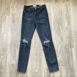 Frame Distressed Black Skinny Jeans. Sz 28